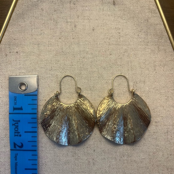 ✨ Gold-Toned Boho Style Dangle Earrings - Picture 5 of 6